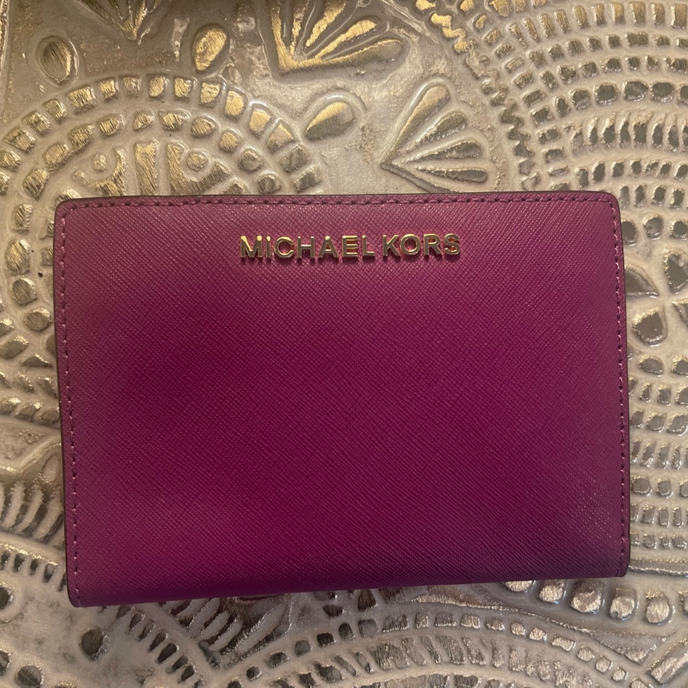 NWOT Michael Kors Jet Set Card Case Carryall Wallet- Violet